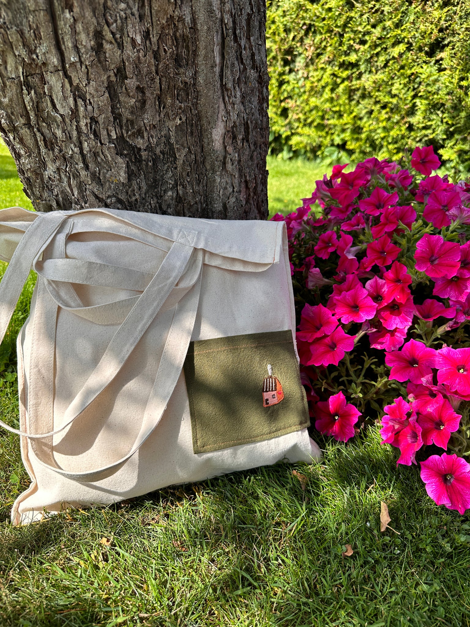Essential Cotton Tote Bag with a Pocket no. 8