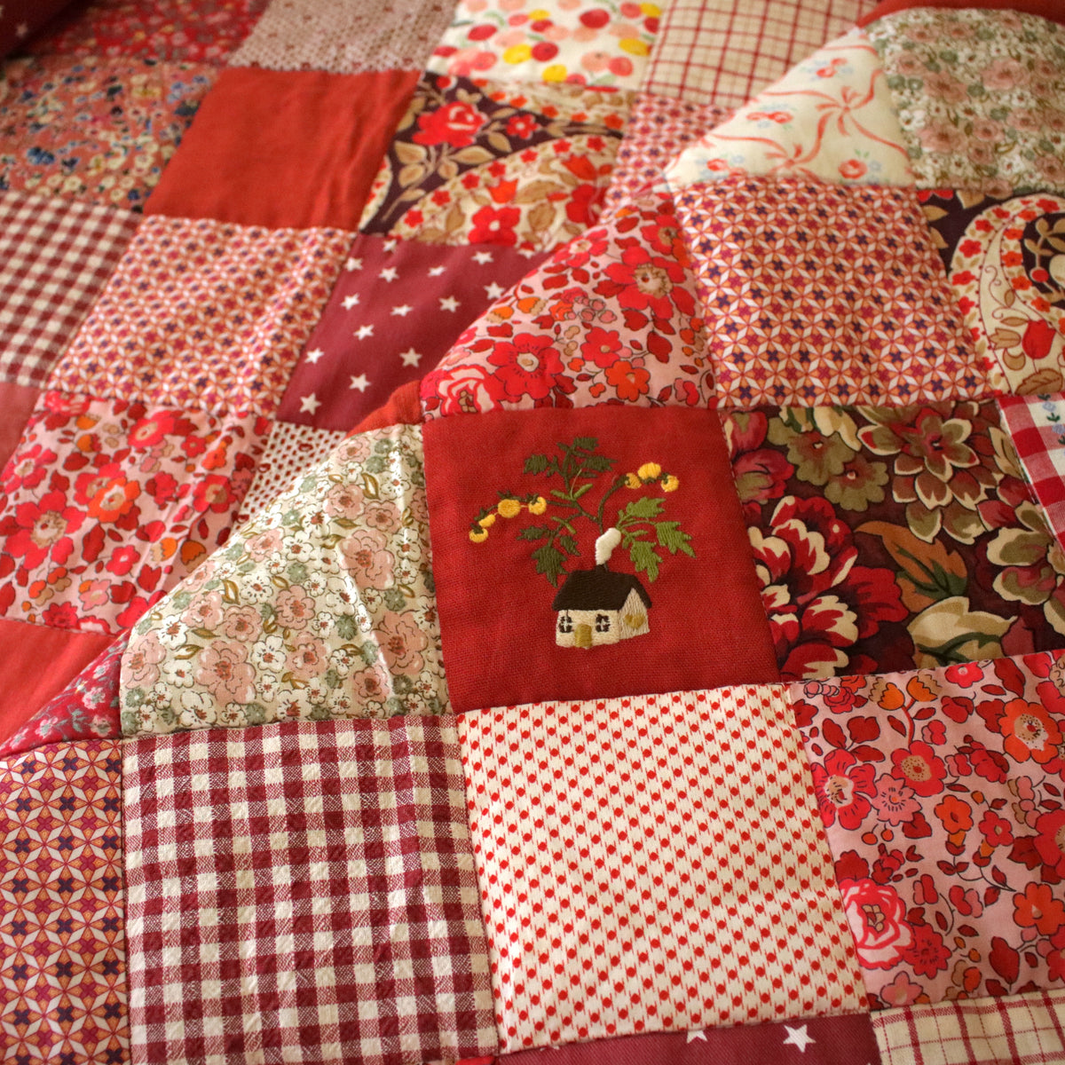 Heirloom Patchwork Blanket with an Embroidery "Dahlia"