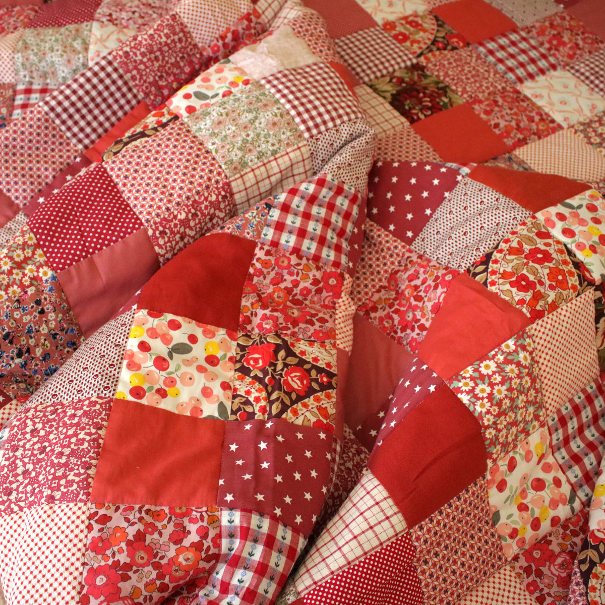 Heirloom Patchwork Blanket with an Embroidery "Dahlia"