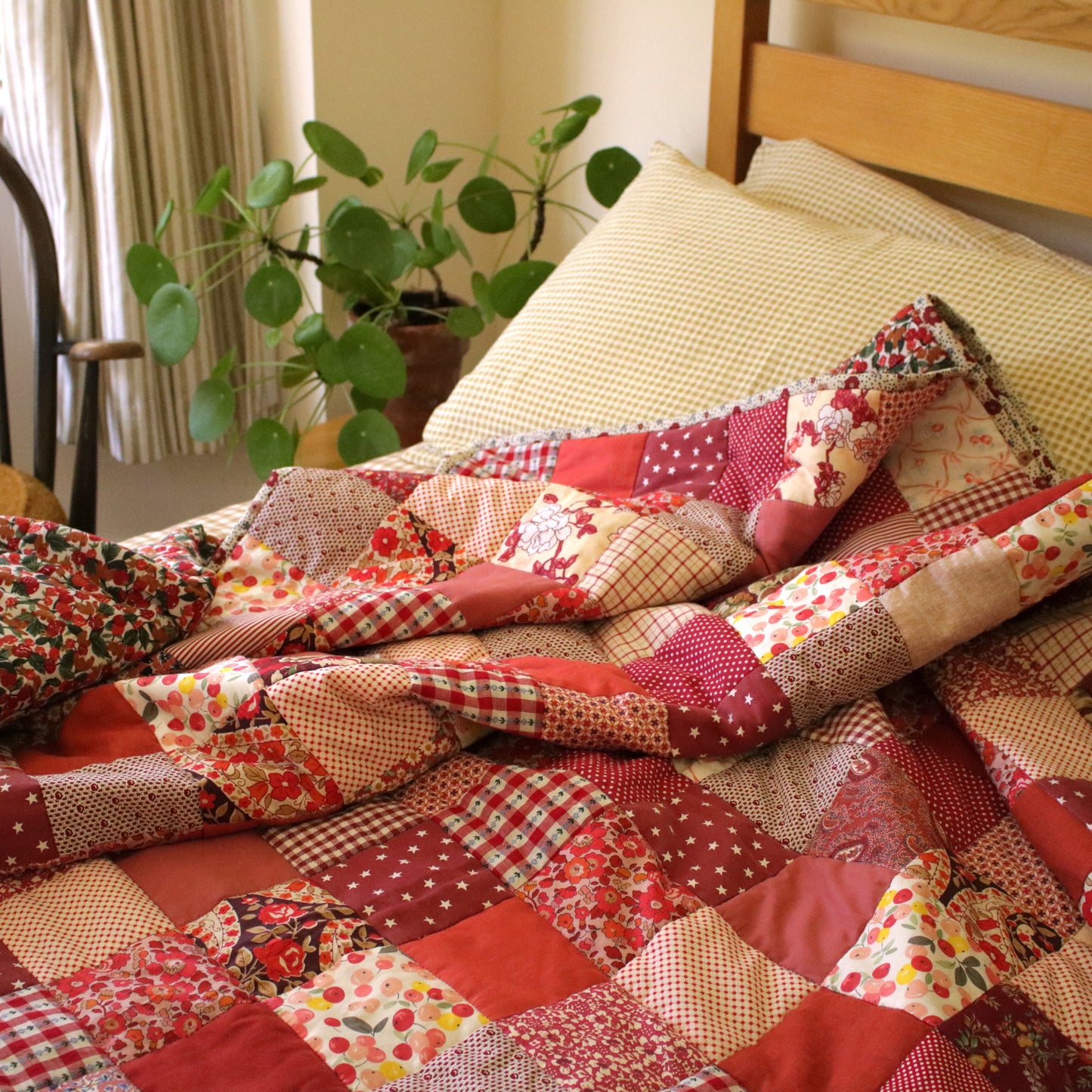 Heirloom Patchwork Blanket with an Embroidery "Dahlia"