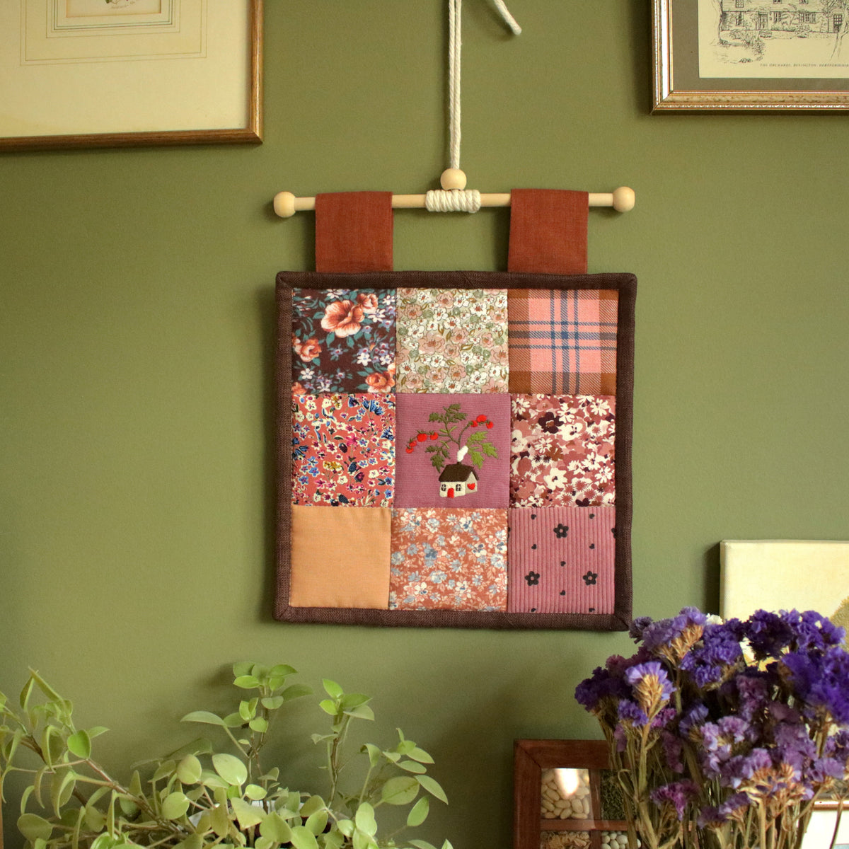 Patchwork Wall Hanging "Asters"