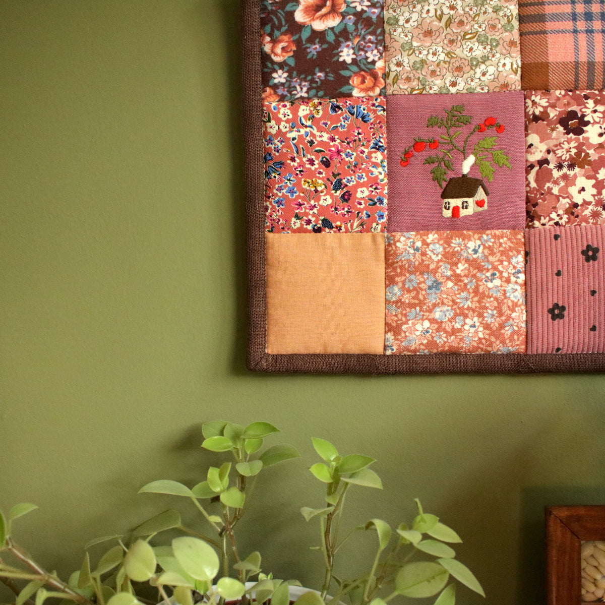 Patchwork Wall Hanging "Asters"