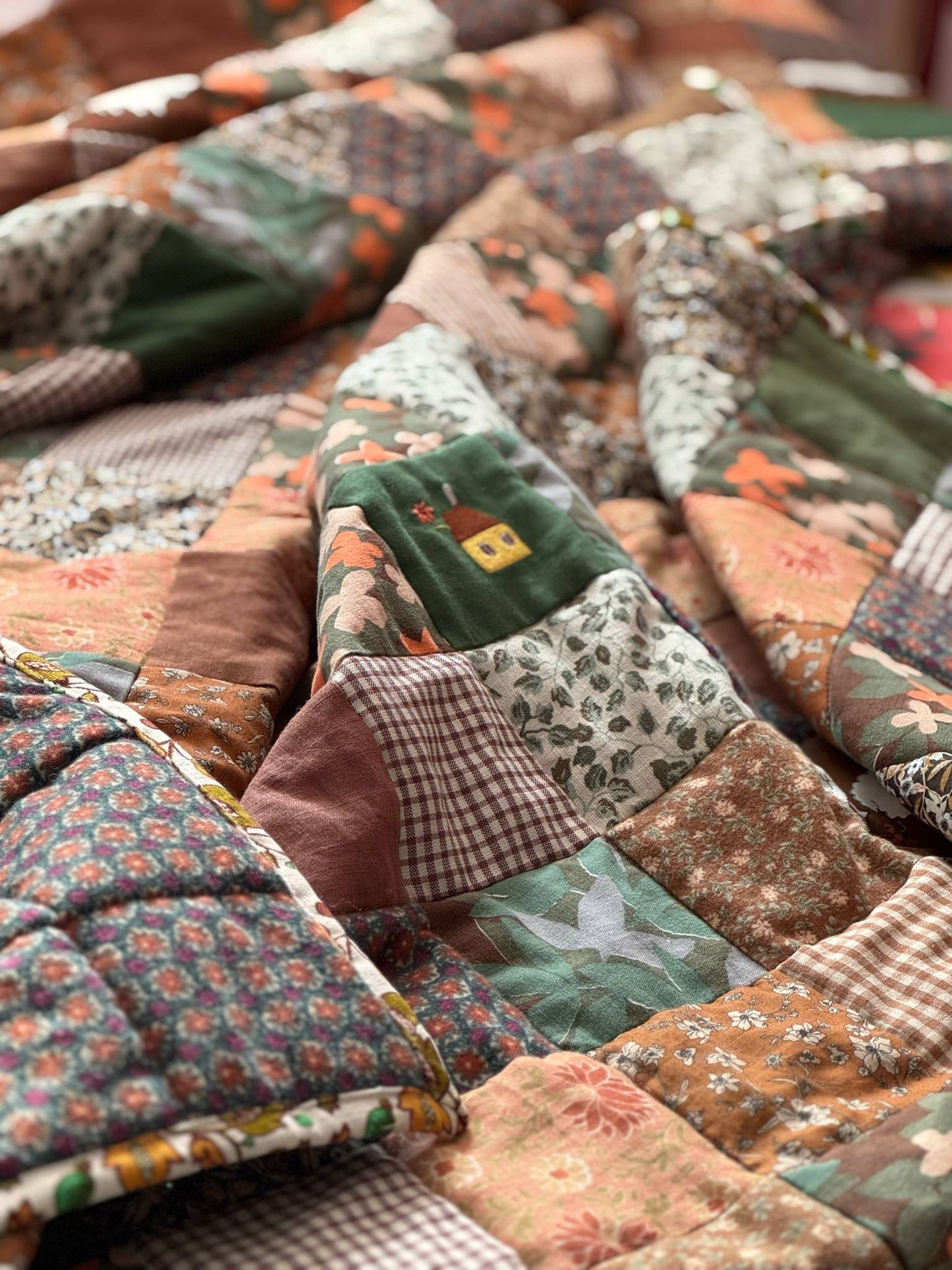 Heirloom Patchwork Blanket with an Embroidery "Countryside Garden"